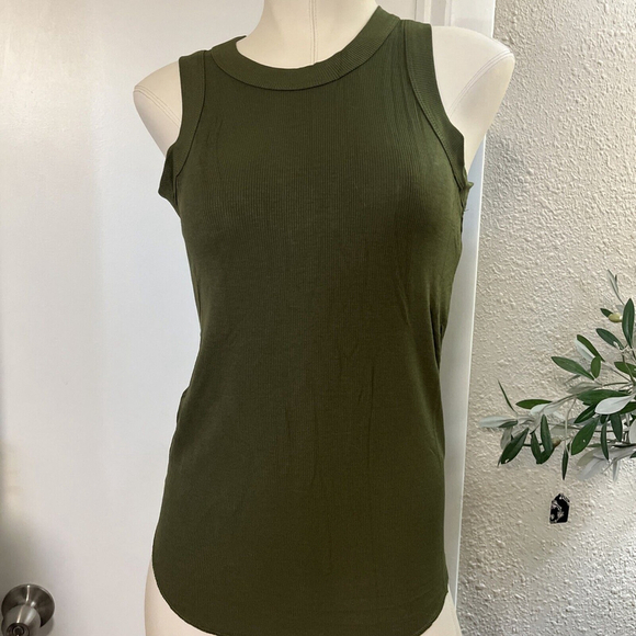 NWT Women’s Medium Green Tank Top Soft NWT By Nostalgia - Picture 11 of 13